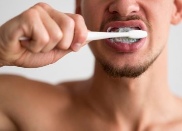 Blog Doctores aguado 1 | Clínica dental Doctores Aguado Qué es el flúor y por qué es necesario en las pastas de dientes