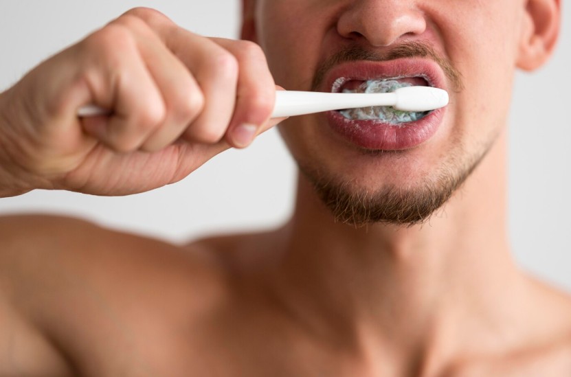 Qué es el flúor y por qué es necesario en las pastas de dientes 1 | Clínica dental Doctores Aguado el fluor en las pastas de dientes
